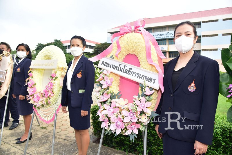 20211020-laying-a-wreath-065.JPG