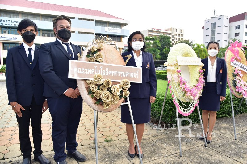 20211020-laying-a-wreath-066.JPG