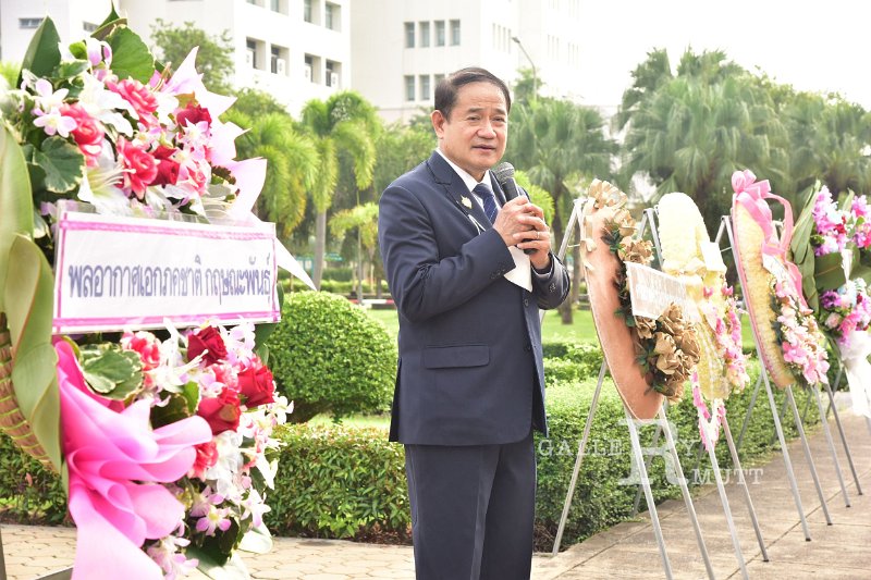 20211020-laying-a-wreath-085.JPG