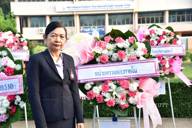 20231020-lay-a-wreath-018.JPG