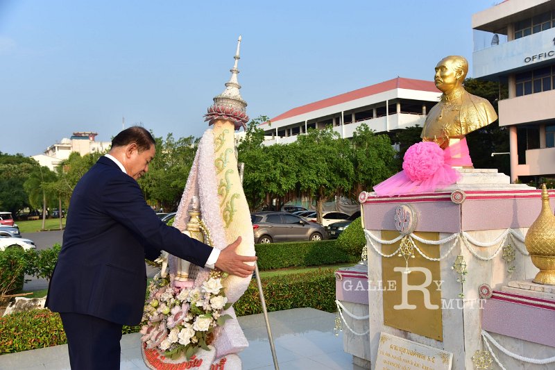20231020-lay-a-wreath-045.JPG
