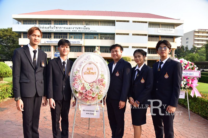 20231020-lay-a-wreath-130.JPG