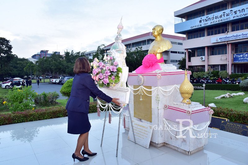 20241022-lay-a-wreath-007.JPG