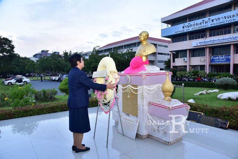 20241022-lay-a-wreath-010.JPG