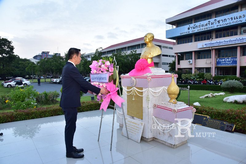 20241022-lay-a-wreath-014.JPG