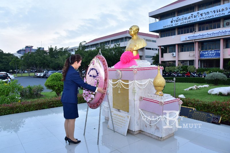 20241022-lay-a-wreath-022.JPG
