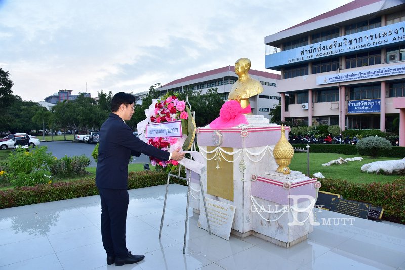 20241022-lay-a-wreath-024.JPG