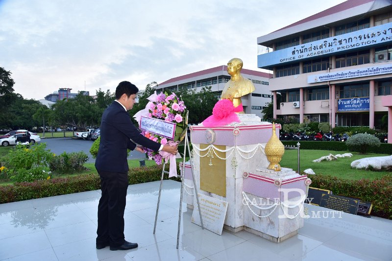 20241022-lay-a-wreath-026.JPG