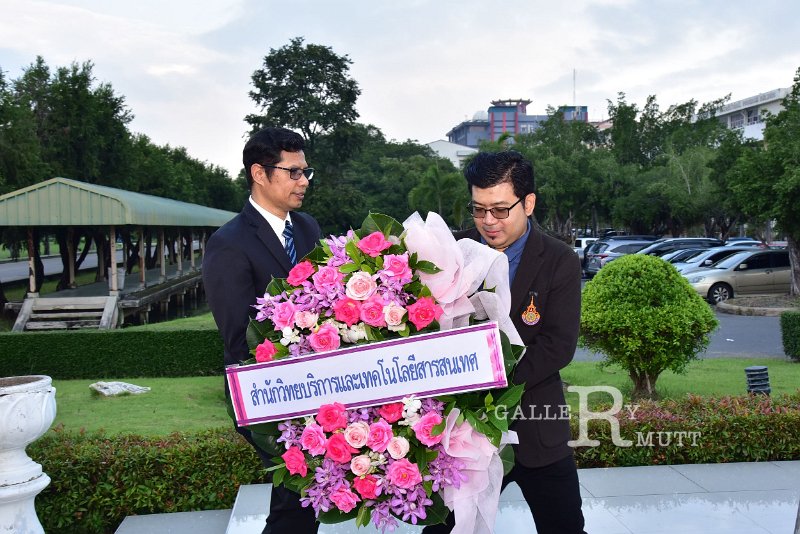 20241022-lay-a-wreath-030.JPG
