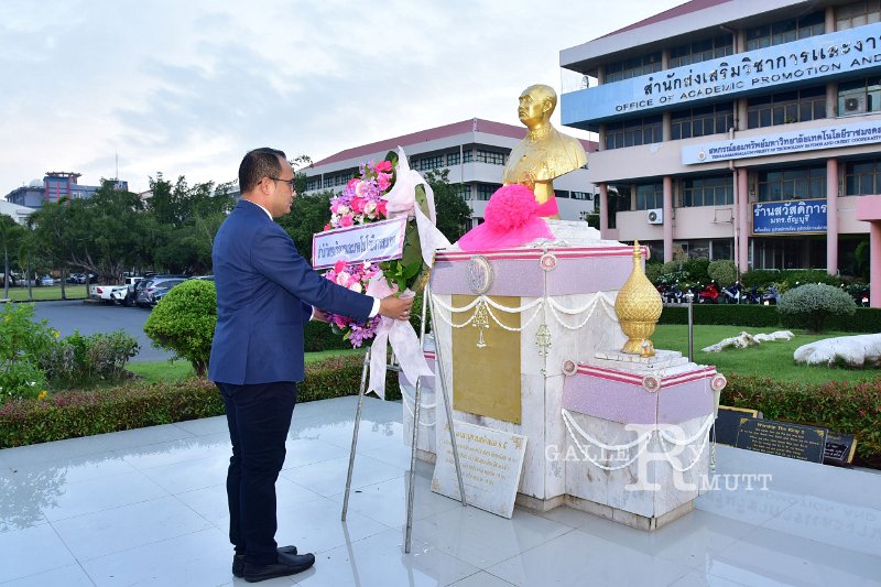 20241022-lay-a-wreath-031.JPG