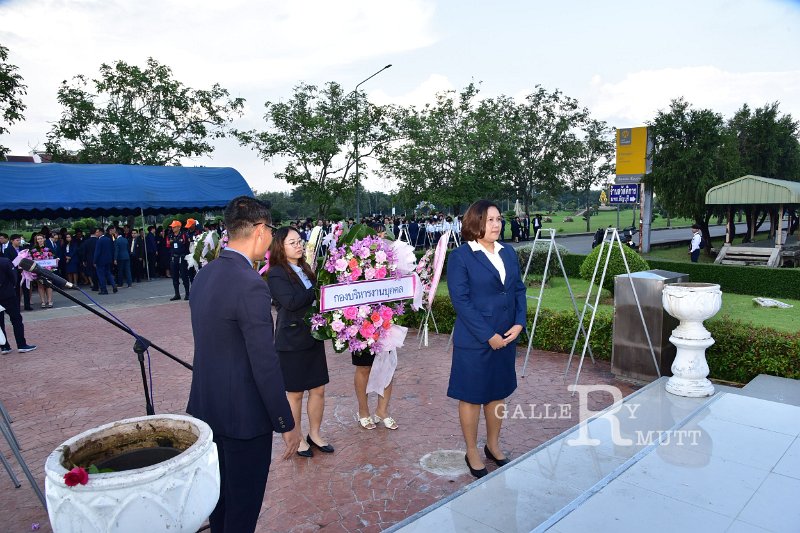 20241022-lay-a-wreath-040.JPG