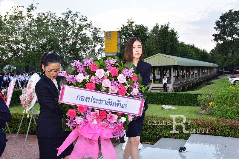 20241022-lay-a-wreath-048.JPG