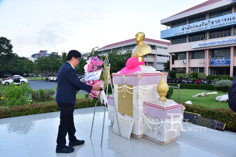 20241022-lay-a-wreath-058.JPG