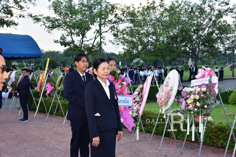 20241022-lay-a-wreath-059.JPG