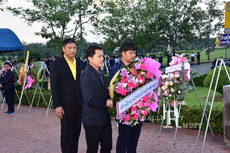 20241022-lay-a-wreath-064.JPG