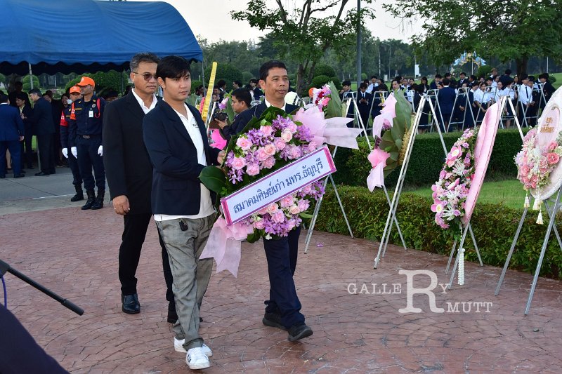 20241022-lay-a-wreath-068.JPG
