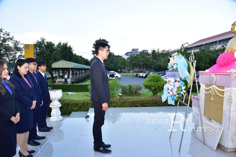20241022-lay-a-wreath-073.JPG