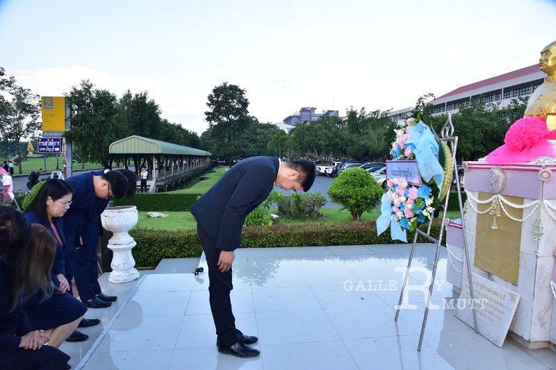 20241022-lay-a-wreath-074.JPG