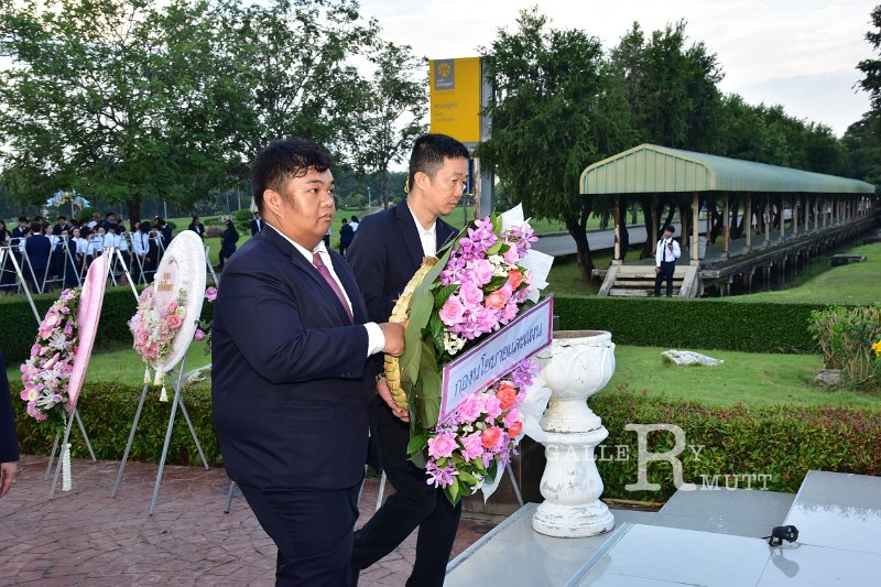 20241022-lay-a-wreath-077.JPG