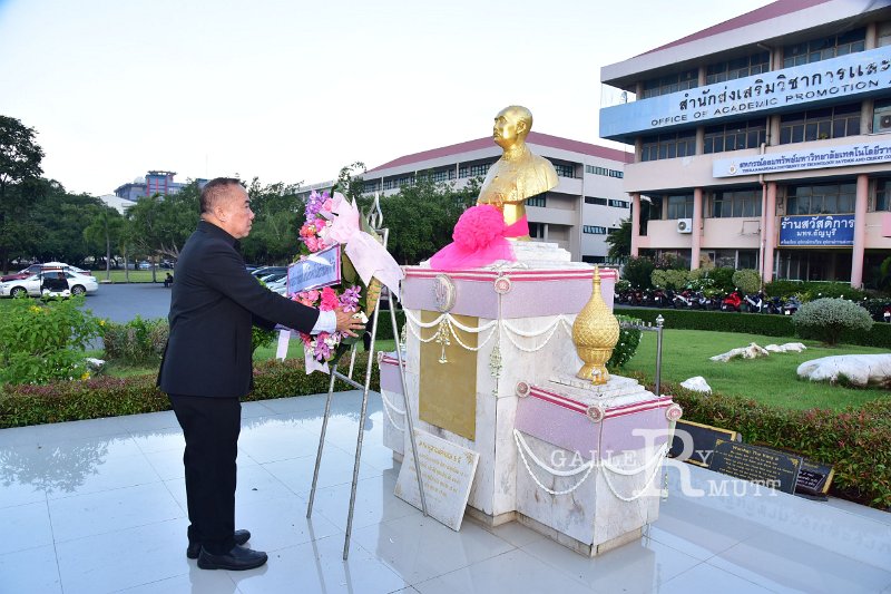 20241022-lay-a-wreath-082.JPG