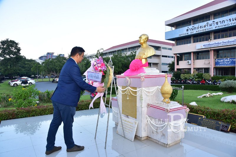 20241022-lay-a-wreath-086.JPG
