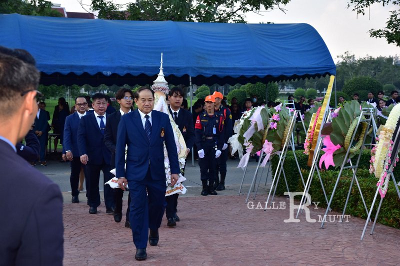 20241022-lay-a-wreath-093.JPG