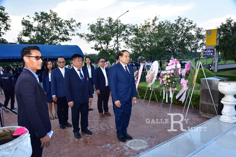 20241022-lay-a-wreath-094.JPG