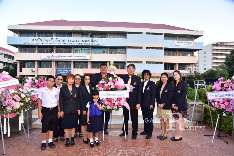 20241022-lay-a-wreath-143.JPG