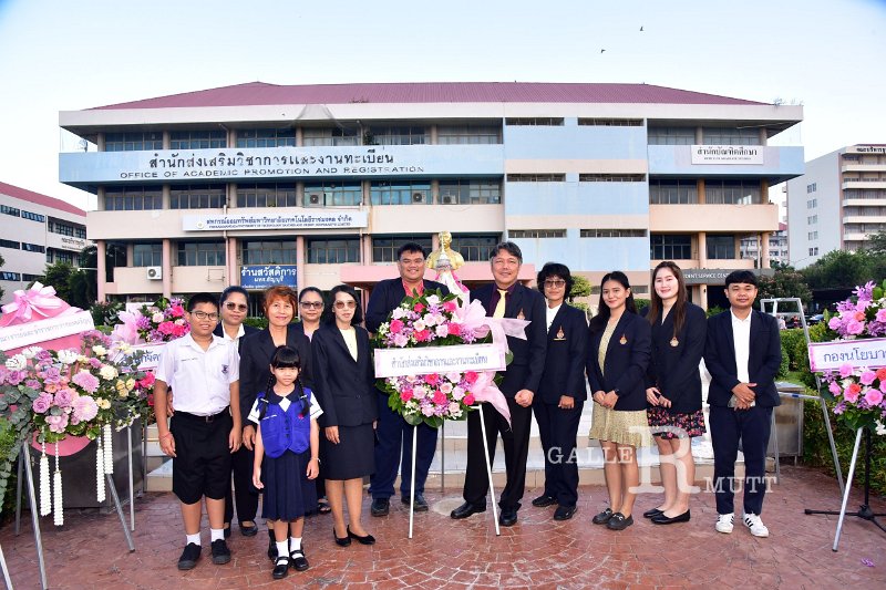 20241022-lay-a-wreath-145.JPG