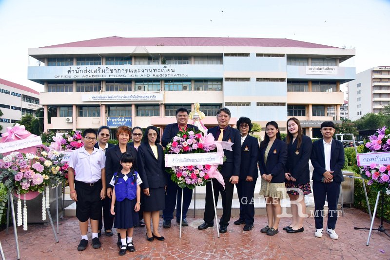 20241022-lay-a-wreath-146.JPG