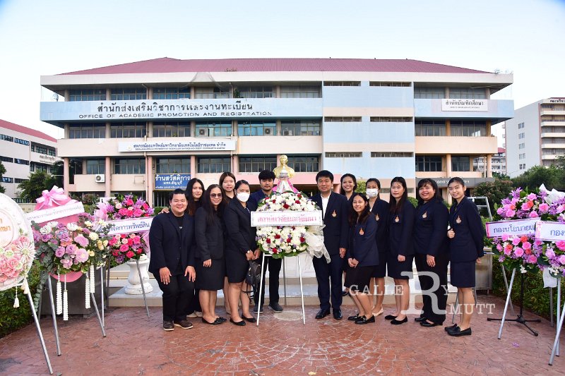 20241022-lay-a-wreath-153.JPG