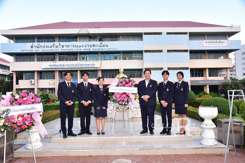 20241022-lay-a-wreath-155.JPG