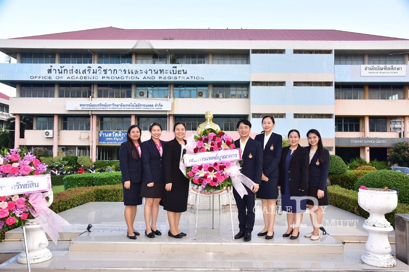 20241022-lay-a-wreath-158.JPG