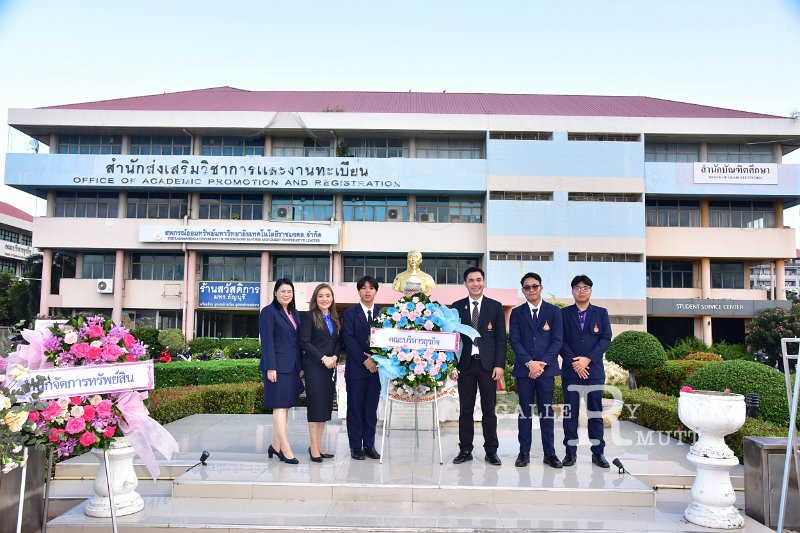 20241022-lay-a-wreath-165.JPG