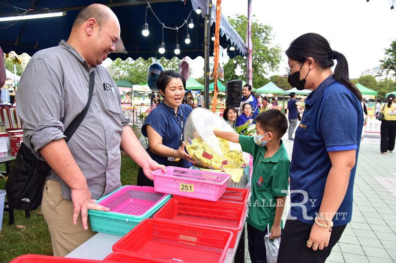20241115-rmutt-Loy-Kratong-Festival-360.JPG