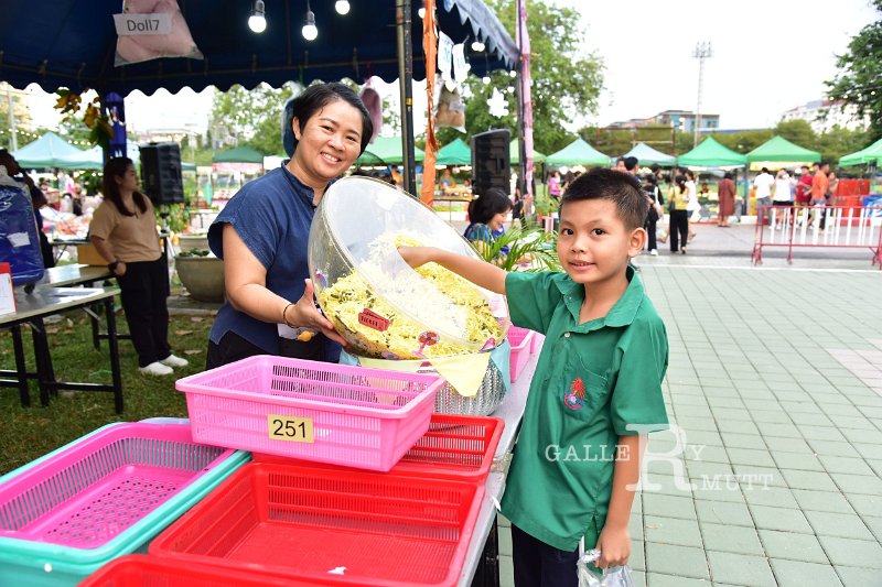20241115-rmutt-Loy-Kratong-Festival-364.JPG