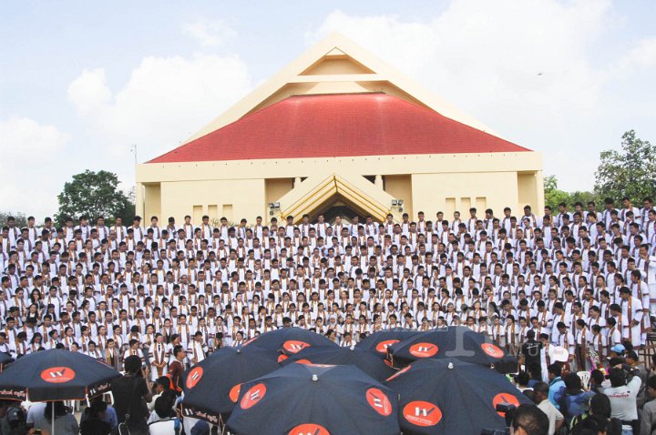 DSC_0106.jpg - ซ้อมใหญ่พิธีพระราชทานปริญญาบัตรฯ มหาวิทยาลัยเทคโนโลยีราชมงคลประจำปีการศึกษา 2553 (ช่วงเช้า วันที่ 20 04 55)