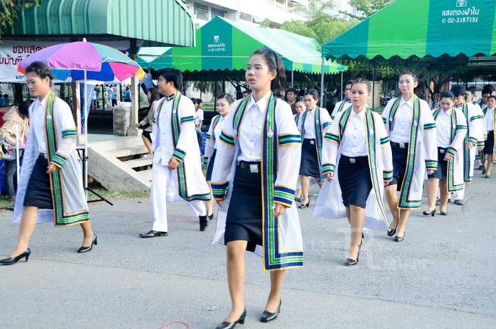 DSC_4598.jpg - ซ้อมใหญ่พิธีพระราชทานปริญญาบัตรฯ มหาวิทยาลัยเทคโนโลยีราชมงคลประจำปีการศึกษา 2553 (ช่วงเช้า วันที่ 20 04 55)