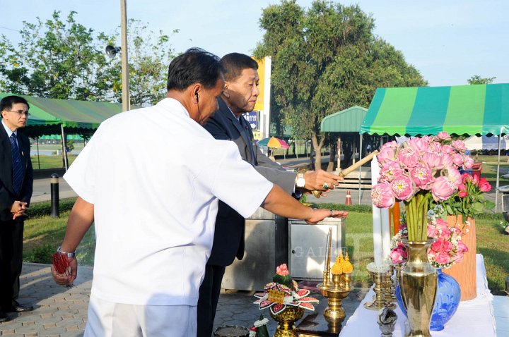 DSC_4610.jpg - ซ้อมใหญ่พิธีพระราชทานปริญญาบัตรฯ มหาวิทยาลัยเทคโนโลยีราชมงคลประจำปีการศึกษา 2553 (ช่วงเช้า วันที่ 20 04 55)