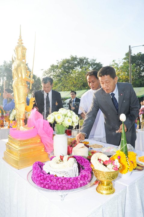 DSC_4627.jpg - ซ้อมใหญ่พิธีพระราชทานปริญญาบัตรฯ มหาวิทยาลัยเทคโนโลยีราชมงคลประจำปีการศึกษา 2553 (ช่วงเช้า วันที่ 20 04 55)