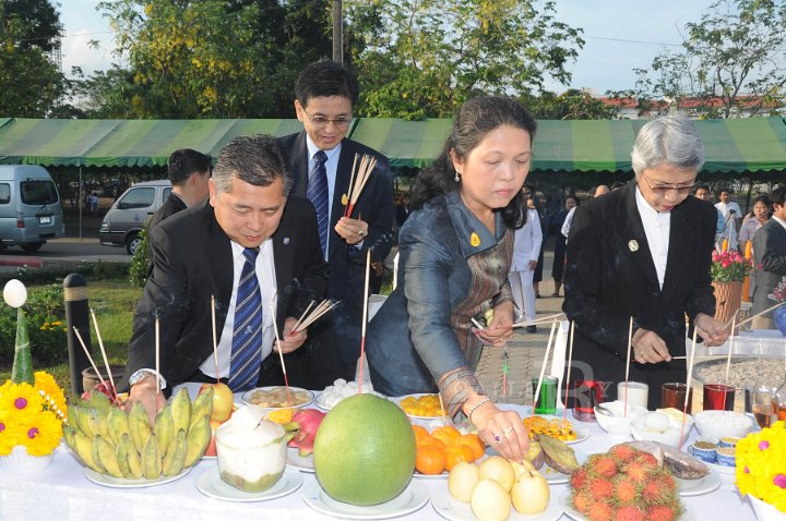 DSC_4629.jpg - ซ้อมใหญ่พิธีพระราชทานปริญญาบัตรฯ มหาวิทยาลัยเทคโนโลยีราชมงคลประจำปีการศึกษา 2553 (ช่วงเช้า วันที่ 20 04 55)