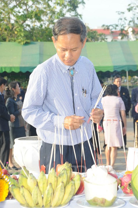 DSC_4635.jpg - ซ้อมใหญ่พิธีพระราชทานปริญญาบัตรฯ มหาวิทยาลัยเทคโนโลยีราชมงคลประจำปีการศึกษา 2553 (ช่วงเช้า วันที่ 20 04 55)