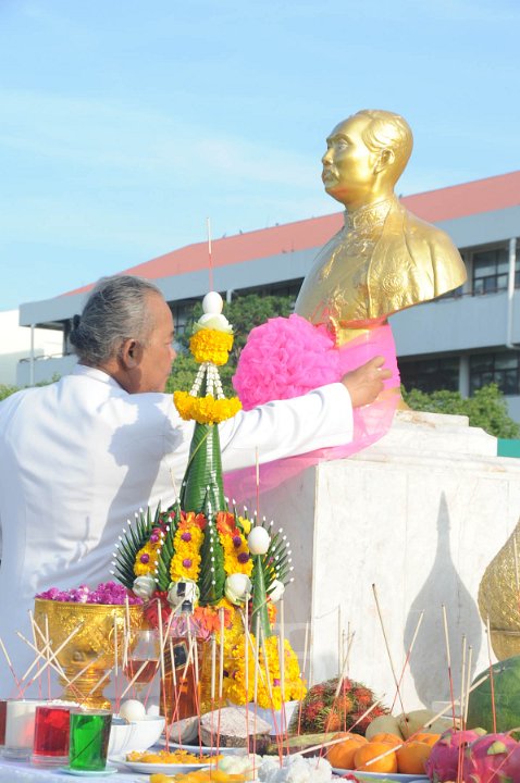 DSC_4684.jpg - ซ้อมใหญ่พิธีพระราชทานปริญญาบัตรฯ มหาวิทยาลัยเทคโนโลยีราชมงคลประจำปีการศึกษา 2553 (ช่วงเช้า วันที่ 20 04 55)