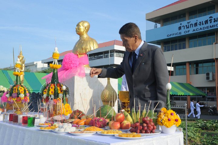 DSC_4717.jpg - ซ้อมใหญ่พิธีพระราชทานปริญญาบัตรฯ มหาวิทยาลัยเทคโนโลยีราชมงคลประจำปีการศึกษา 2553 (ช่วงเช้า วันที่ 20 04 55)