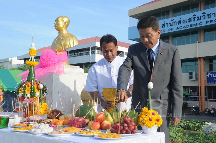 DSC_4721.jpg - ซ้อมใหญ่พิธีพระราชทานปริญญาบัตรฯ มหาวิทยาลัยเทคโนโลยีราชมงคลประจำปีการศึกษา 2553 (ช่วงเช้า วันที่ 20 04 55)