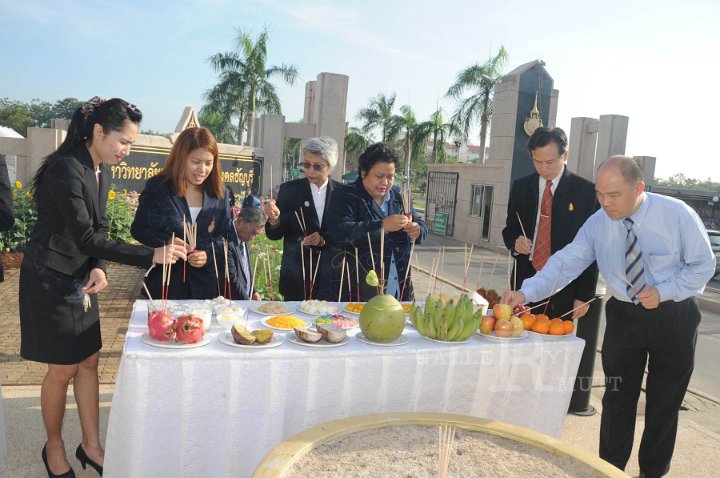 DSC_4778.jpg - ซ้อมใหญ่พิธีพระราชทานปริญญาบัตรฯ มหาวิทยาลัยเทคโนโลยีราชมงคลประจำปีการศึกษา 2553 (ช่วงเช้า วันที่ 20 04 55)