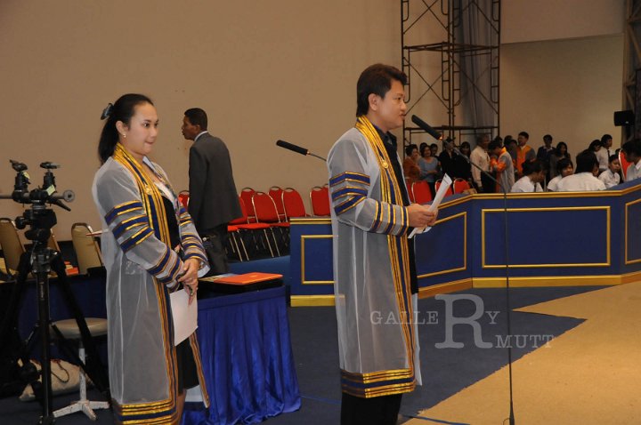 DSC_4810.jpg - ซ้อมใหญ่พิธีพระราชทานปริญญาบัตรฯ มหาวิทยาลัยเทคโนโลยีราชมงคลประจำปีการศึกษา 2553 (ช่วงเช้า วันที่ 20 04 55)