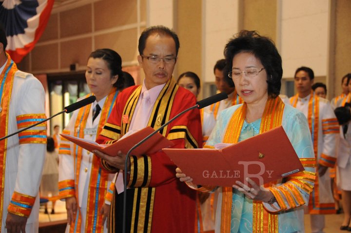 DSC_4900.jpg - ซ้อมใหญ่พิธีพระราชทานปริญญาบัตรฯ มหาวิทยาลัยเทคโนโลยีราชมงคลประจำปีการศึกษา 2553 (ช่วงเช้า วันที่ 20 04 55)