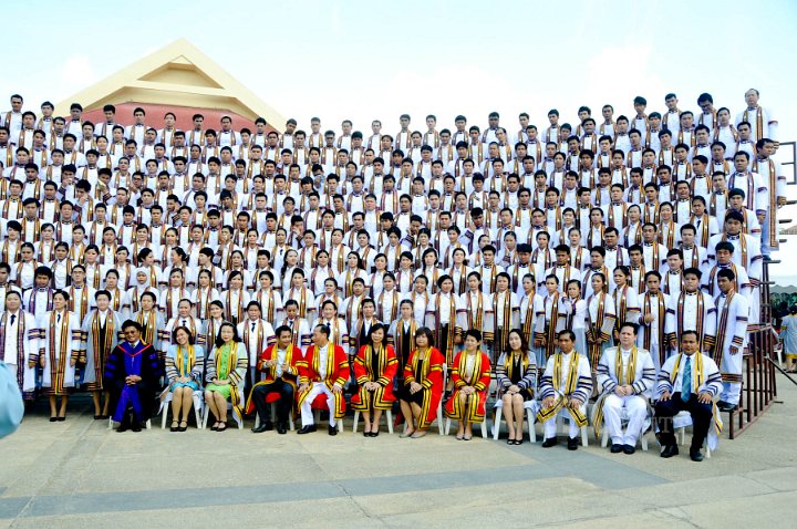 DSC_4941.jpg - ซ้อมใหญ่พิธีพระราชทานปริญญาบัตรฯ มหาวิทยาลัยเทคโนโลยีราชมงคลประจำปีการศึกษา 2553 (ช่วงเช้า วันที่ 20 04 55)