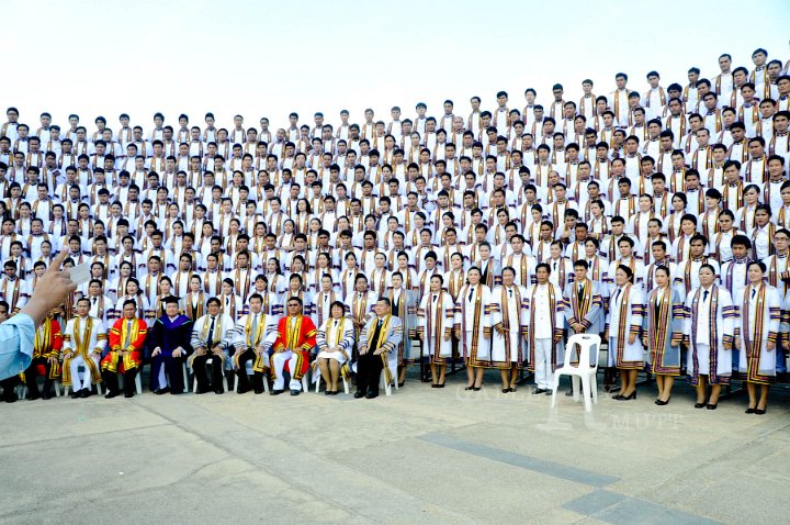 DSC_4945.jpg - ซ้อมใหญ่พิธีพระราชทานปริญญาบัตรฯ มหาวิทยาลัยเทคโนโลยีราชมงคลประจำปีการศึกษา 2553 (ช่วงเช้า วันที่ 20 04 55)